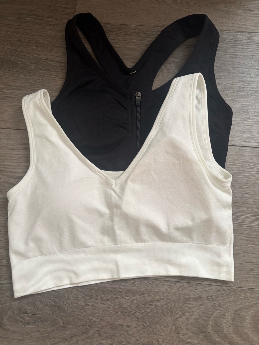 Women’s Seamless V-Neck Bralette - White & Black